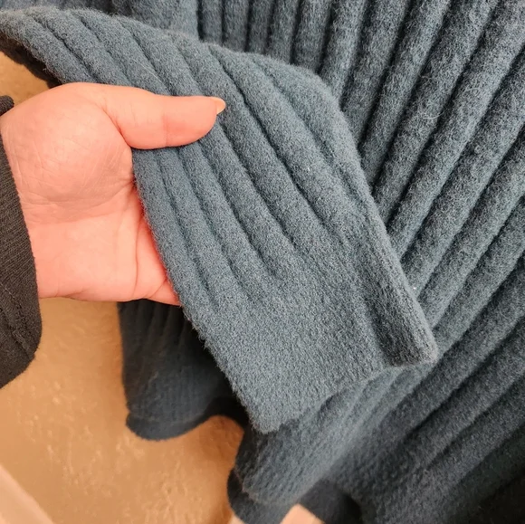 Jessica Simpson- Ribbed Sweater - Picture 4 of 6